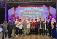 Wakil Ketua Dewan Perwakilan Rakyat Daerah (DPRD) Kabupaten Sintang, Kalimantan Barat, Yohanes Rumpak menghadiri turut menghadiri kegiatan Doa Bersama Untuk Pelaksanaan Pemilihan Serentak Tahun 2024 di Aula Serantung Waterpark pada Senin, 25 November 2024 malam. Kegiatan yang digelar oleh Komisi Pemilihan Umum (KPU) Kabupaten Sintang ini menghadirkan 6 rohaniwan dari 6 agama. Keenam rohaniwan secara bergiliran memimpin doa agar Pilkada Kabupaten Sintang berjalan lancar, aman, dan damai.