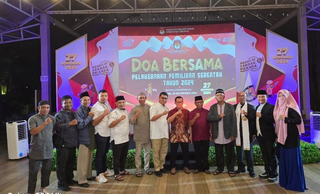 Wakil Ketua Dewan Perwakilan Rakyat Daerah (DPRD) Kabupaten Sintang, Kalimantan Barat, Yohanes Rumpak menghadiri turut menghadiri kegiatan Doa Bersama Untuk Pelaksanaan Pemilihan Serentak Tahun 2024 di Aula Serantung Waterpark pada Senin, 25 November 2024 malam. Kegiatan yang digelar oleh Komisi Pemilihan Umum (KPU) Kabupaten Sintang ini menghadirkan 6 rohaniwan dari 6 agama. Keenam rohaniwan secara bergiliran memimpin doa agar Pilkada Kabupaten Sintang berjalan lancar, aman, dan damai.